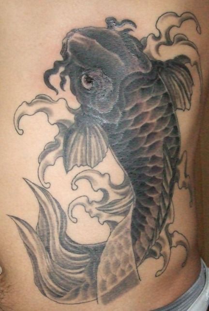 脇腹,男性,鯉,ブラック＆グレイ,ブラック＆グレー,烏彫りタトゥー/刺青デザイン画像