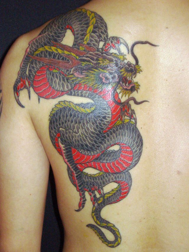 龍,背中,抜きタトゥー/刺青デザイン画像