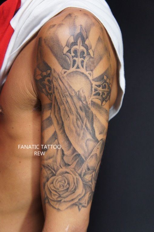 腕,クロス,薔薇,ハンド,ブラック＆グレイ,ブラック＆グレータトゥー/刺青デザイン画像