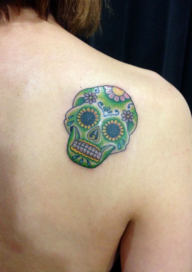 背中,メキシカンスカル,カラータトゥー/刺青デザイン画像