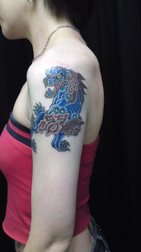 女性,腕,唐獅子タトゥー/刺青デザイン画像