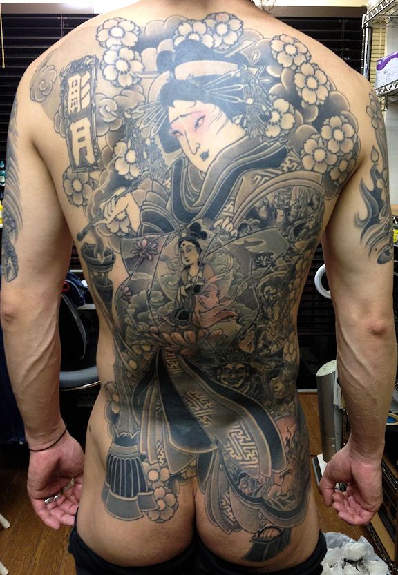 背中 花魁 ブラック グレーのタトゥーデザイン タトゥーナビ