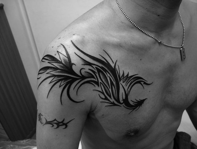肩,胸,トライバル,鳳凰,トライバルタトゥー,ブラック＆グレイ,ブラック＆グレータトゥー/刺青デザイン画像
