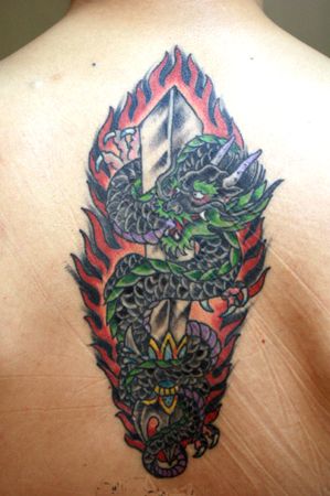 龍,炎,背中,剣タトゥー/刺青デザイン画像