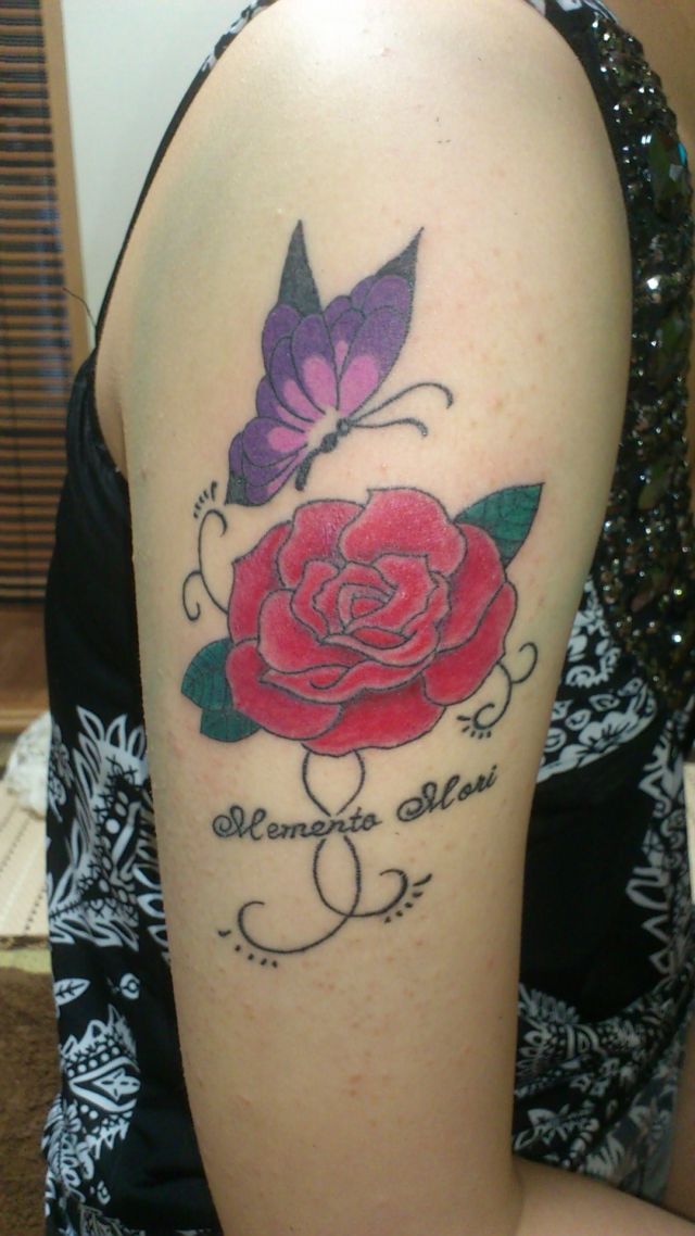 腕,肩,蝶,バタフライ,フラワー,薔薇,カラータトゥー/刺青デザイン画像