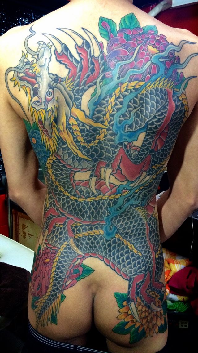 背中,男性タトゥー/刺青デザイン画像