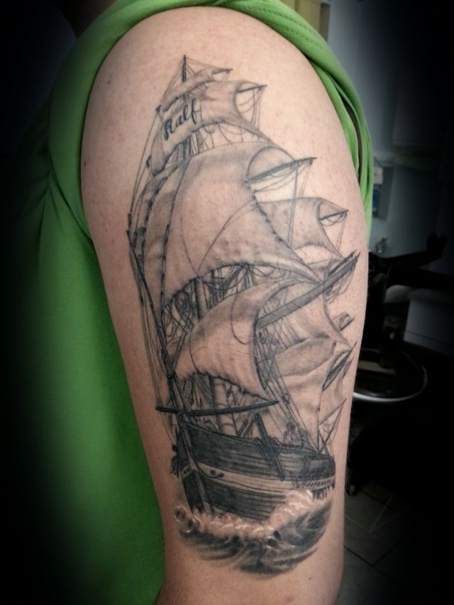腕,船,ブラック＆グレイ,ブラック＆グレー,烏彫りタトゥー/刺青デザイン画像
