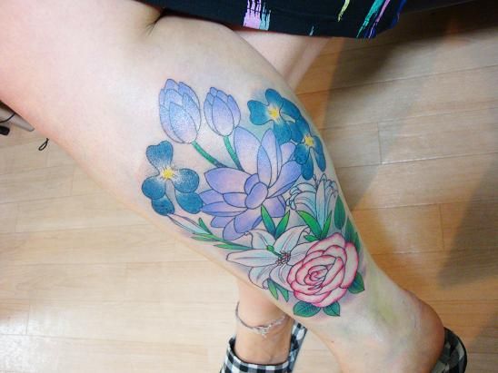 女性,足,蓮,薔薇,百合タトゥー/刺青デザイン画像