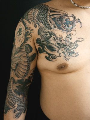 龍,胸,腕,ブラック＆グレータトゥー/刺青デザイン画像