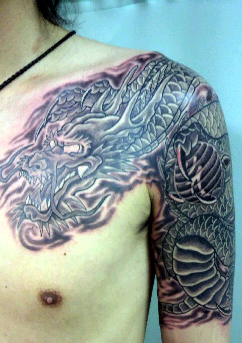 龍,腕,ブラック＆グレー,五分袖タトゥー/刺青デザイン画像