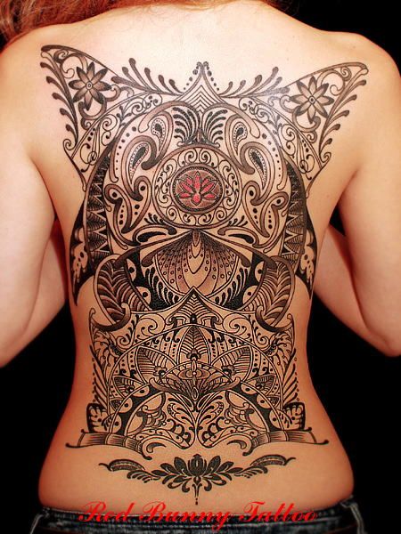 女性,背中,トライバルタトゥー/刺青デザイン画像