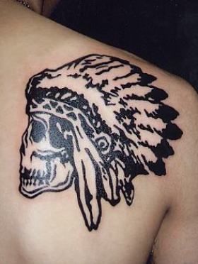 インディアン,ブラック＆グレー,背中タトゥー/刺青デザイン画像