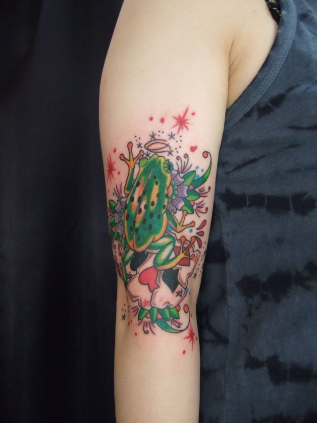 腕,女性,蛙,カエル,カラー,カラフルタトゥー/刺青デザイン画像