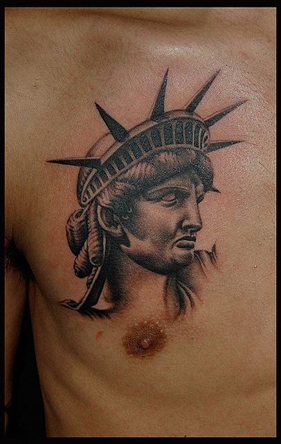 男性,胸,自由の女神,ブラック＆グレイ,ブラック＆グレータトゥー/刺青デザイン画像