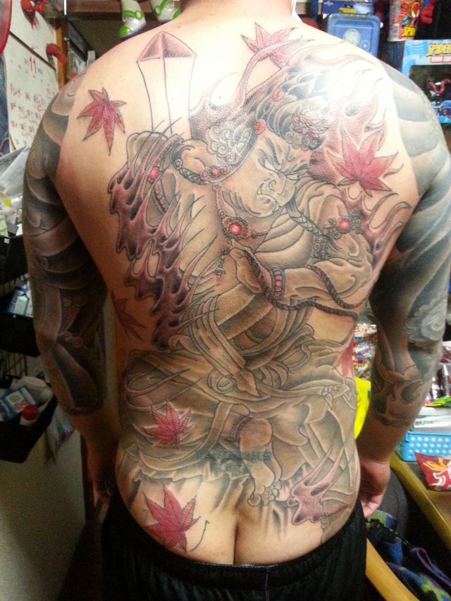 背中,人物,カラー,紅葉タトゥー/刺青デザイン画像