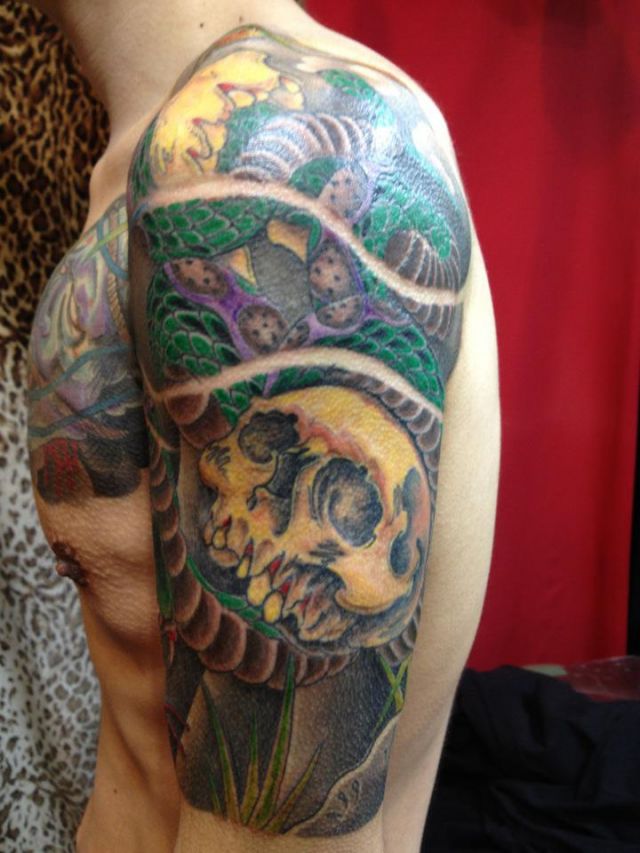 腕,胸,二の腕,蛇,生首,スカル,髑髏,ニュースクール,カラータトゥー/刺青デザイン画像