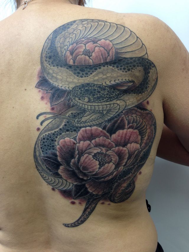 背中,蛇,牡丹,花,蛇牡丹,ブラック＆グレイ,烏彫りタトゥー/刺青デザイン画像