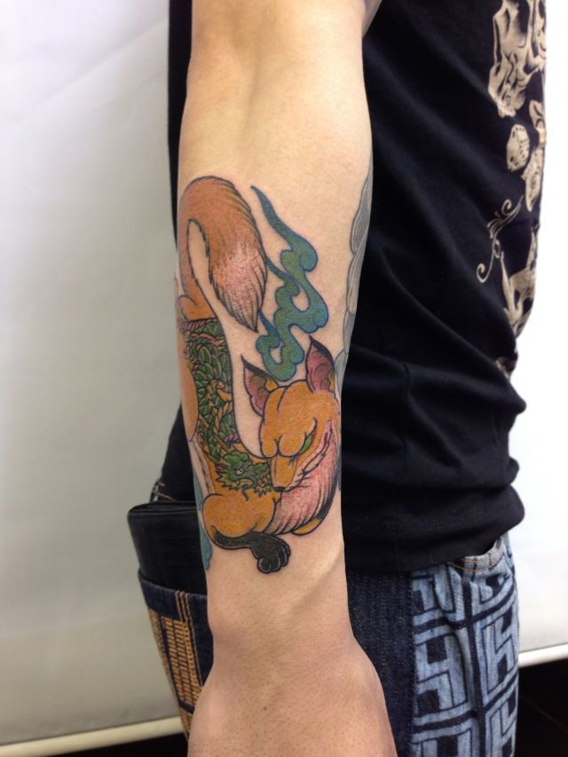 腕,狐,カラータトゥー/刺青デザイン画像