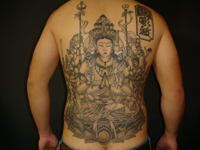 背中,烏彫りタトゥー/刺青デザイン画像