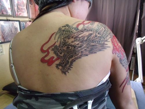 背中,龍,ブラック＆グレータトゥー/刺青デザイン画像