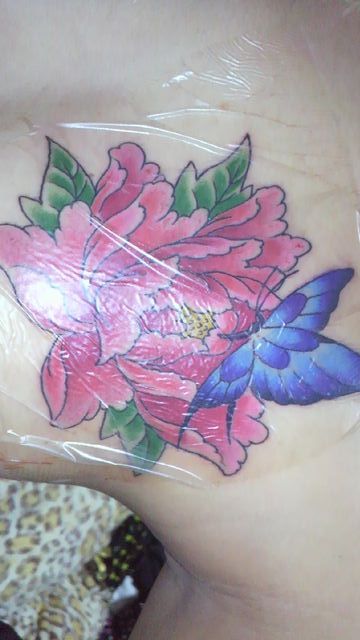 牡丹,蝶,背中,女性タトゥー/刺青デザイン画像
