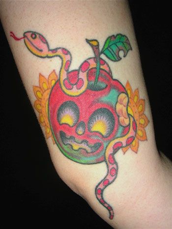 林檎,蛇,腕,女性タトゥー/刺青デザイン画像