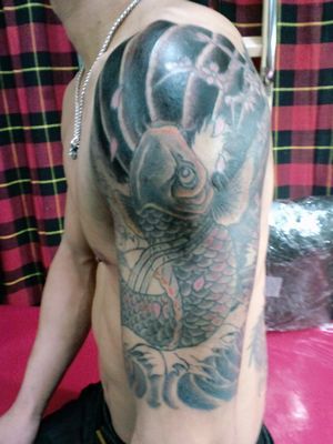 鯉,のぼり鯉,ブラック＆グレー,肩タトゥー/刺青デザイン画像
