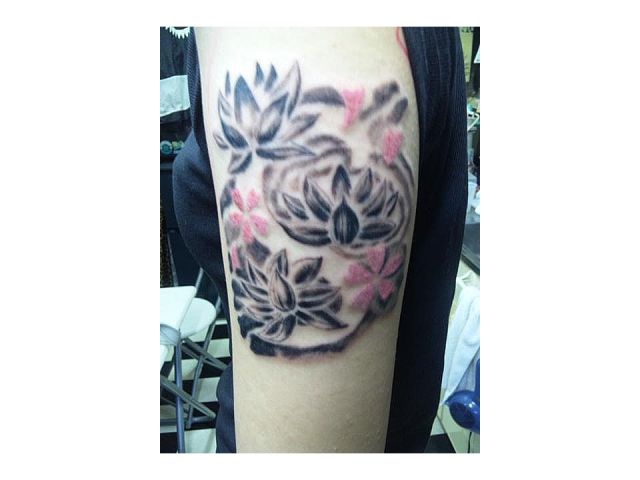 腕,蓮,桜タトゥー/刺青デザイン画像