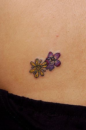 女性,腰,花,ワンポイントタトゥー/刺青デザイン画像