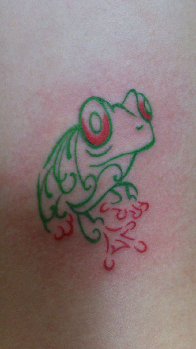腕,手,女性,トライバル,蛙,カエル,カラー,カラフルタトゥー/刺青デザイン画像