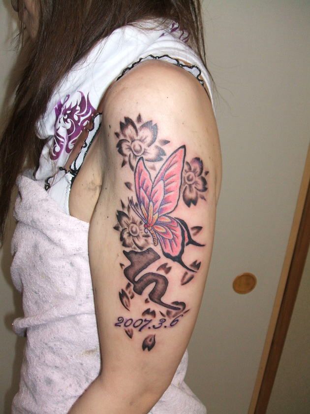 女性,腕,蝶,桜,文字タトゥー/刺青デザイン画像