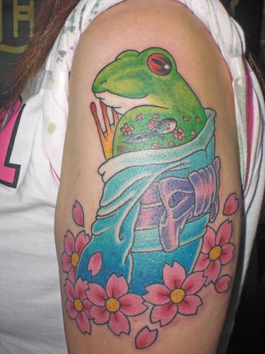 女性,肩,蛙タトゥー/刺青デザイン画像