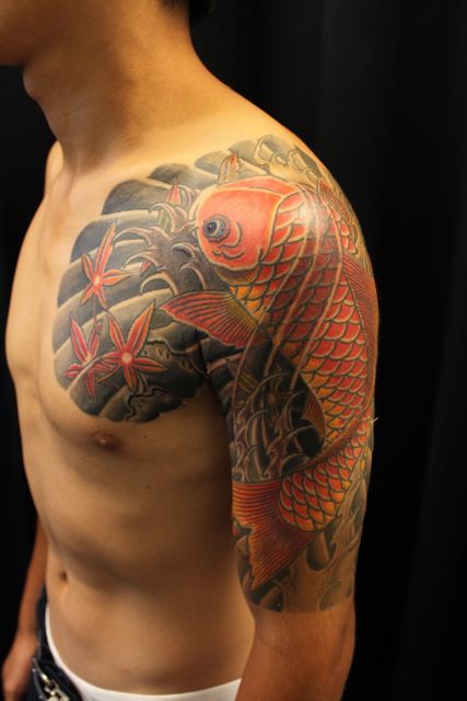 鯉,紅葉,肩タトゥー/刺青デザイン画像
