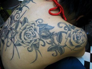 バラ,背中,ブラック＆グレー,花タトゥー/刺青デザイン画像