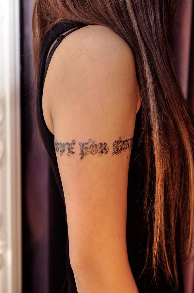 腕,文字,女性タトゥー/刺青デザイン画像