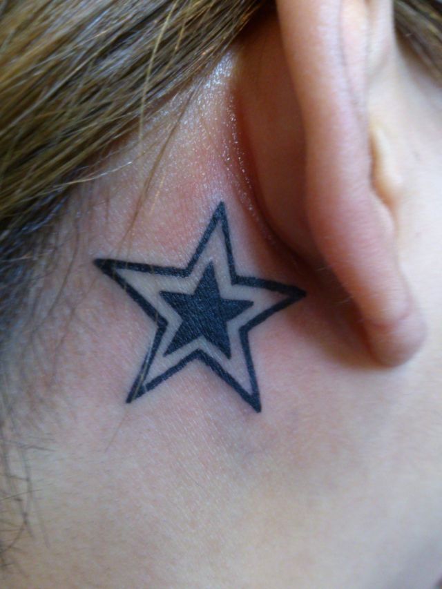 耳,女性,星,スター,ブラック＆グレイ,ブラック＆グレータトゥー/刺青デザイン画像