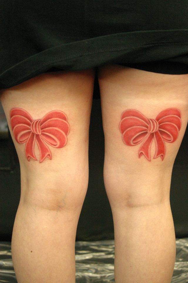 リボン,女性,太もも,足タトゥー/刺青デザイン画像
