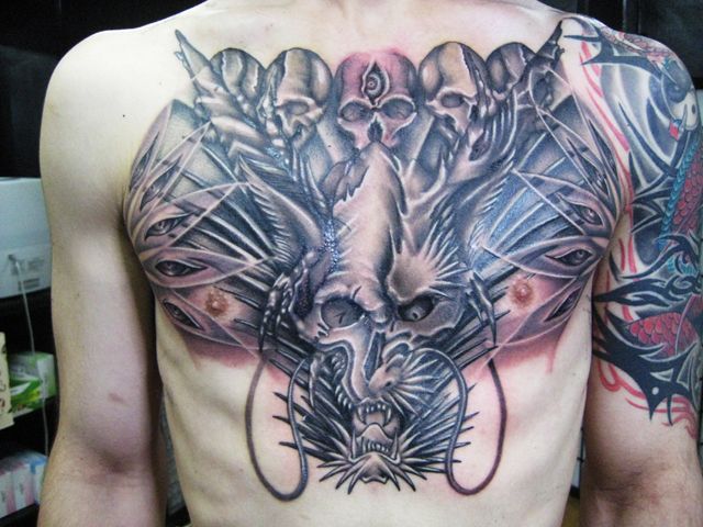 胸,龍,スカル,骸骨,ドクロ,ブラック＆グレータトゥー/刺青デザイン画像