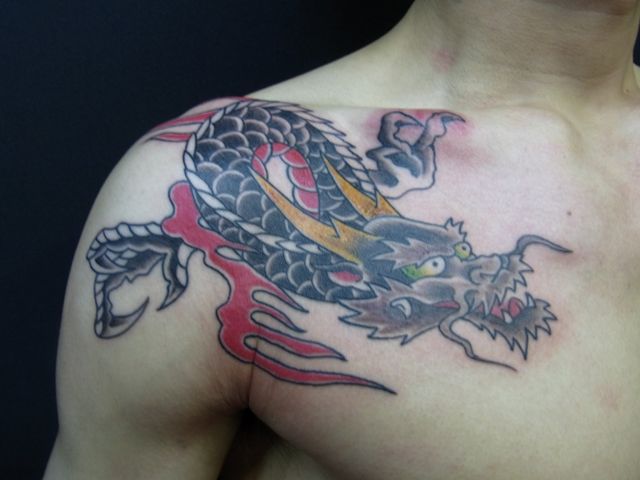 肩,龍タトゥー/刺青デザイン画像