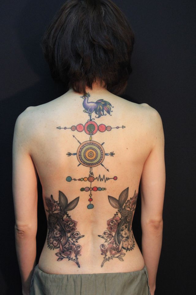 背中 女性のタトゥーデザイン タトゥーナビ