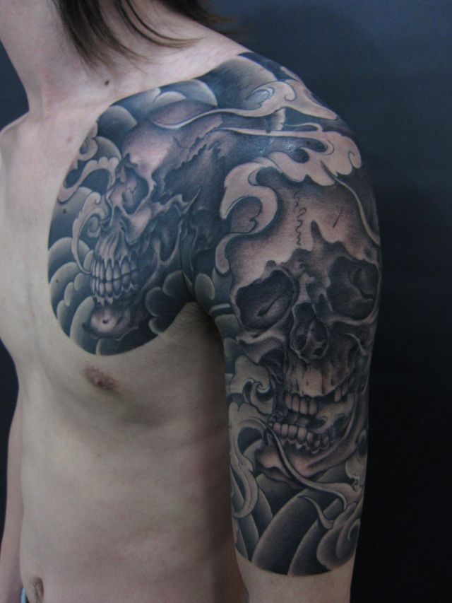 肩,ブラック＆グレータトゥー/刺青デザイン画像