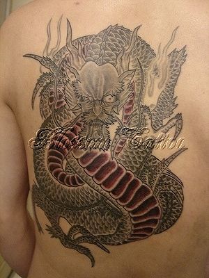 龍,背中,抜き,ブラック＆グレータトゥー/刺青デザイン画像