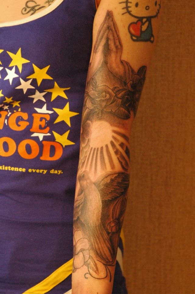 ハンド,薔薇,鳩,腕タトゥー/刺青デザイン画像