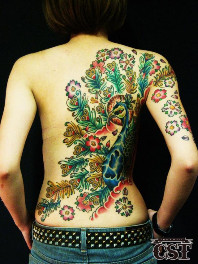 背中,孔雀,女性タトゥー/刺青デザイン画像