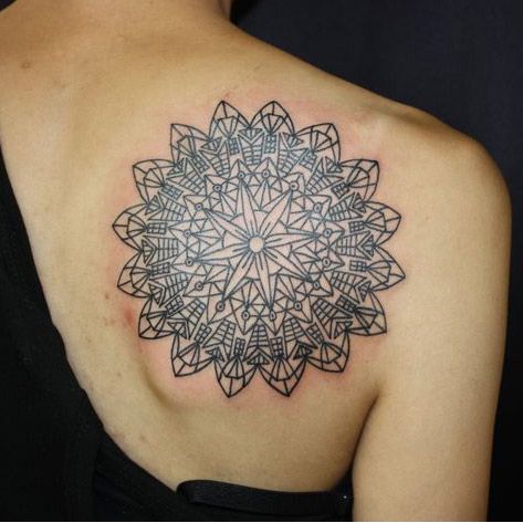 ワンポイント,背中,女性タトゥー/刺青デザイン画像