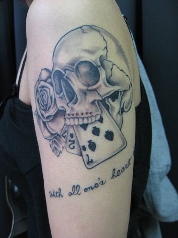 トランプ,スカル,薔薇,文字,腕,女性タトゥー/刺青デザイン画像