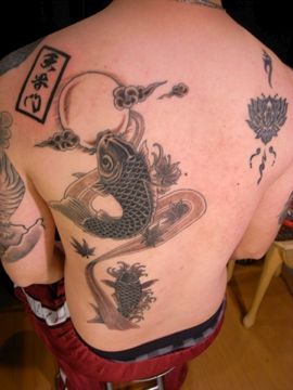 鯉,月,背中,抜きタトゥー/刺青デザイン画像