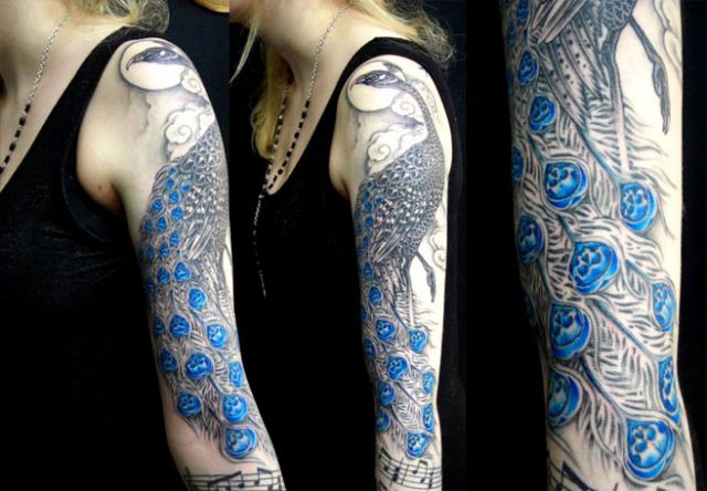 孔雀,月,腕,女性タトゥー/刺青デザイン画像