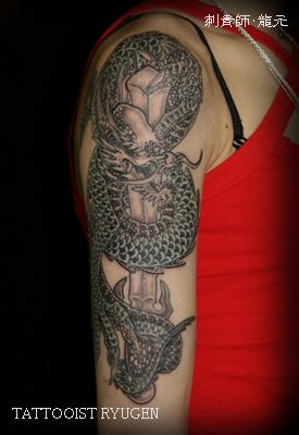 龍,腕,女性,ブラック＆グレータトゥー/刺青デザイン画像