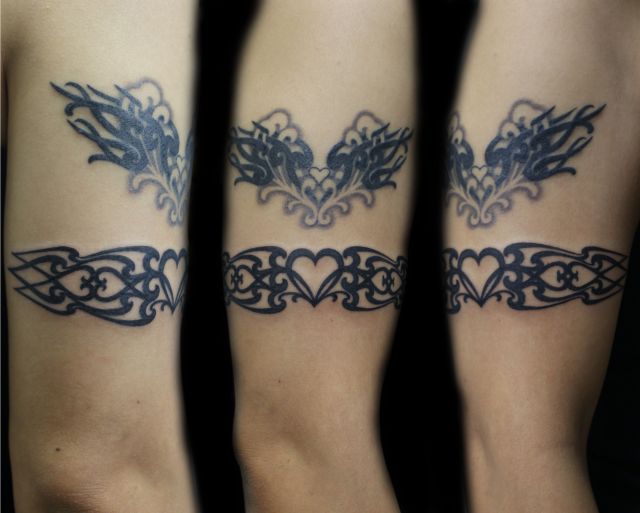 腕,手,女性,二の腕,トライバル,ハート,ブラック＆グレイ,ブラック＆グレータトゥー/刺青デザイン画像